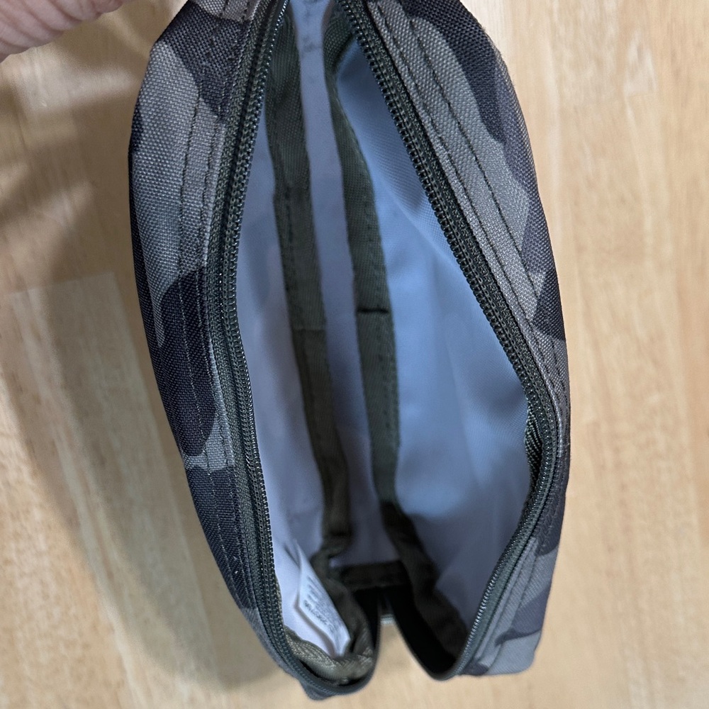 L.L. Bean green Camouflage Pouch Bag - Picture 5 of 11